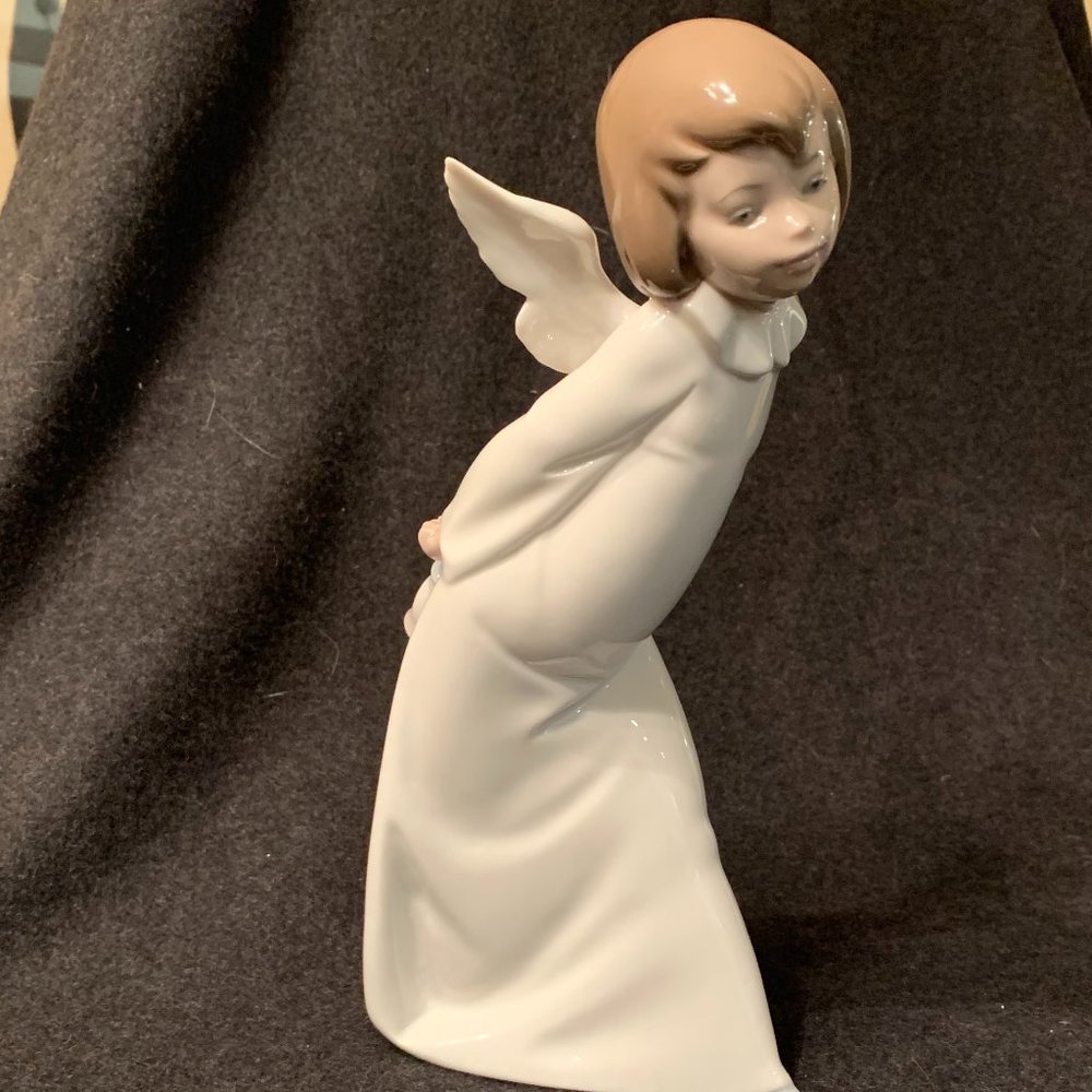 Lladro fine porcelain figurine; Curious Angel